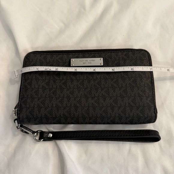 EUC Michael Kors Jet Set Large Signature Logo Smartphone Wallet - Picture 5 of 5